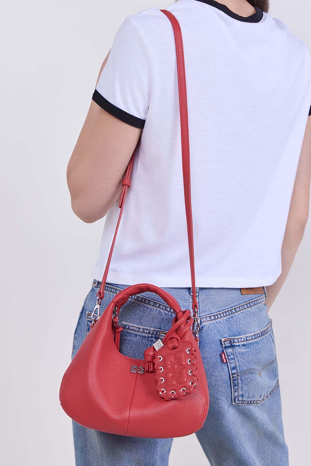 תמונת כל הלוק של תיק יד הובו מיני